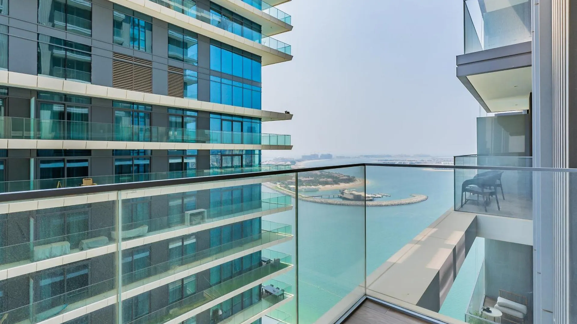Apartment Seabreeze Escape-Serene 2Br -Private Beach Access Dubai