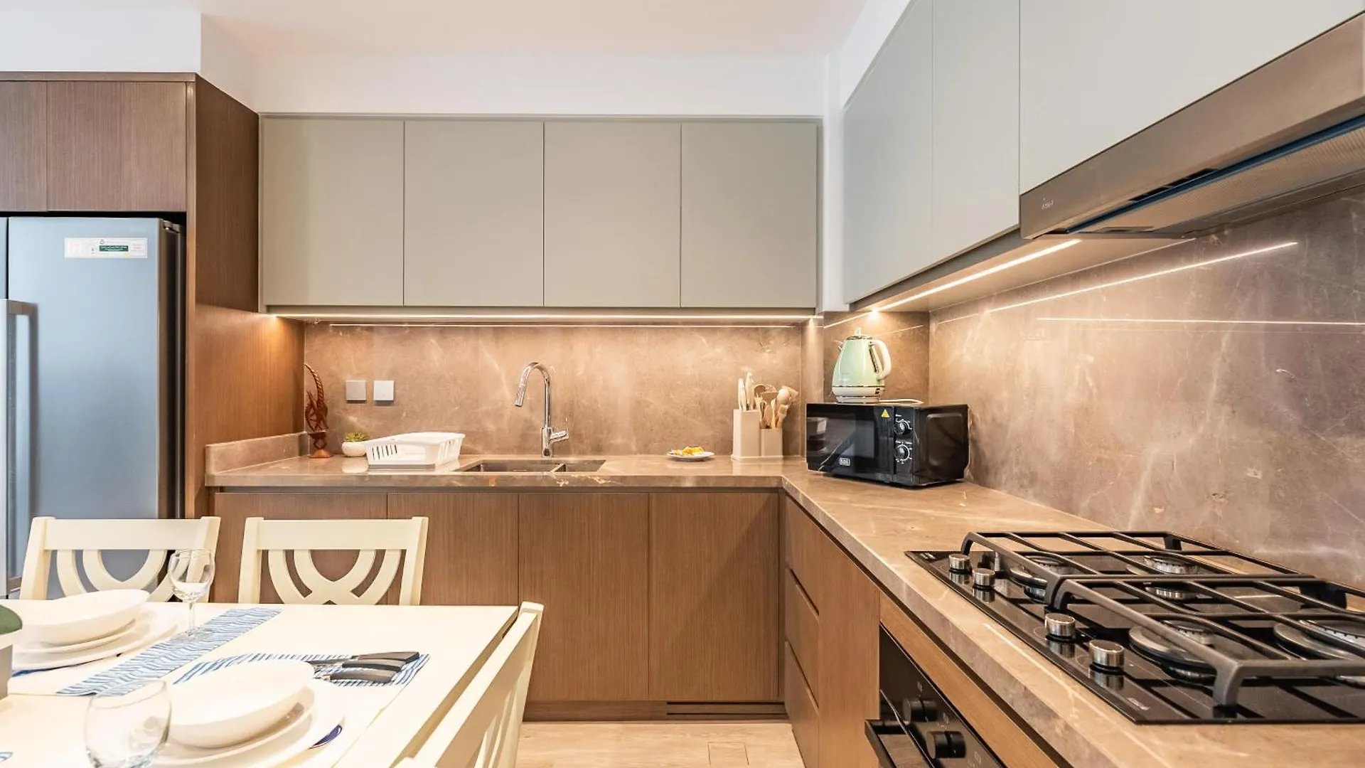Seabreeze Escape-Serene 2Br -Private Beach Access Dubai