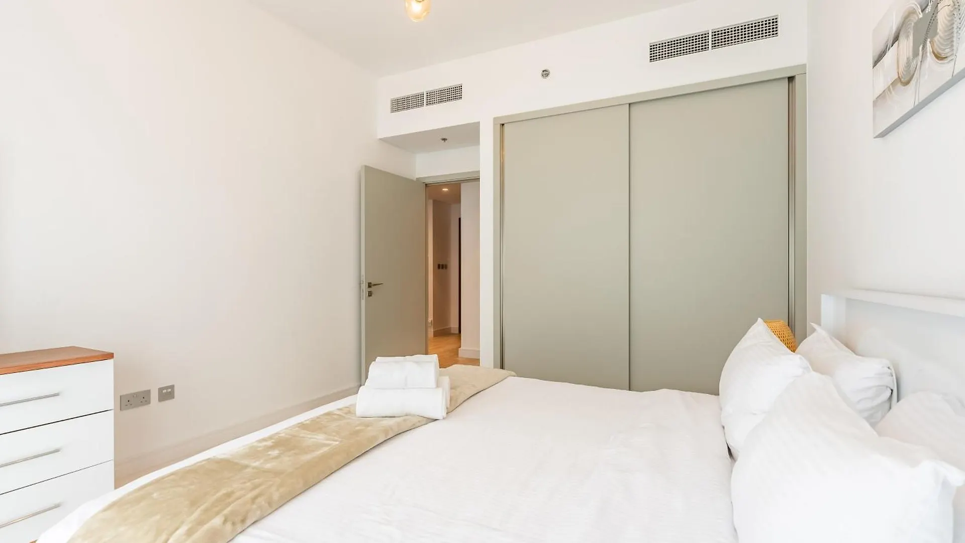 Seabreeze Escape-Serene 2Br -Private Beach Access Dubai