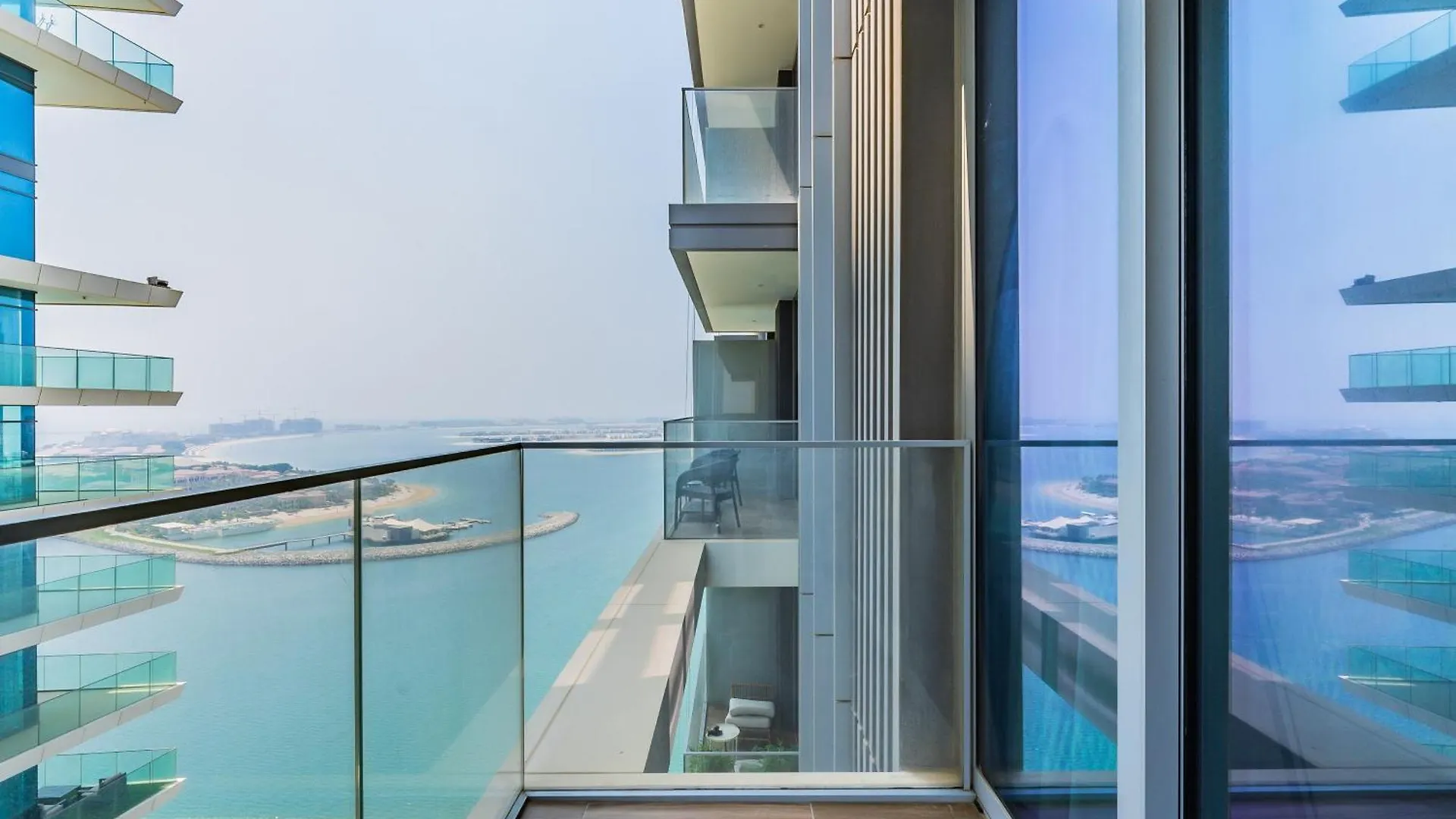 Seabreeze Escape-Serene 2Br -Private Beach Access Dubai