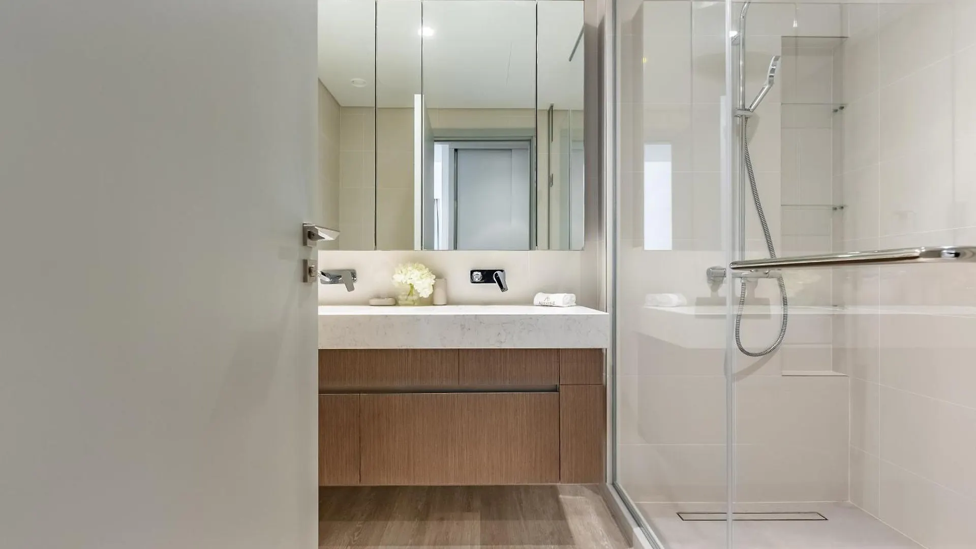 Seabreeze Escape-Serene 2Br -Private Beach Access Dubai