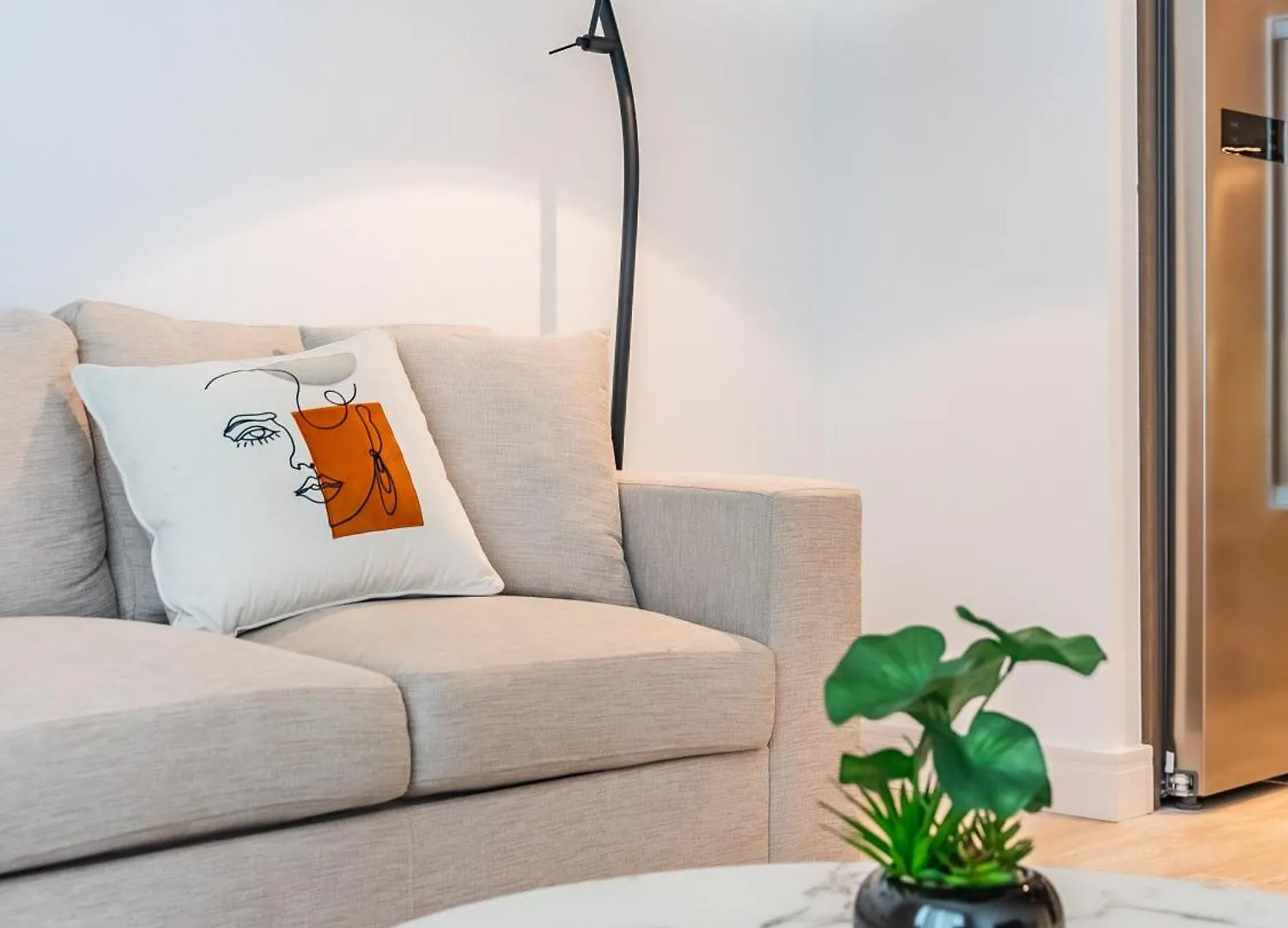 Seabreeze Escape-Serene 2Br -Private Beach Access Dubai