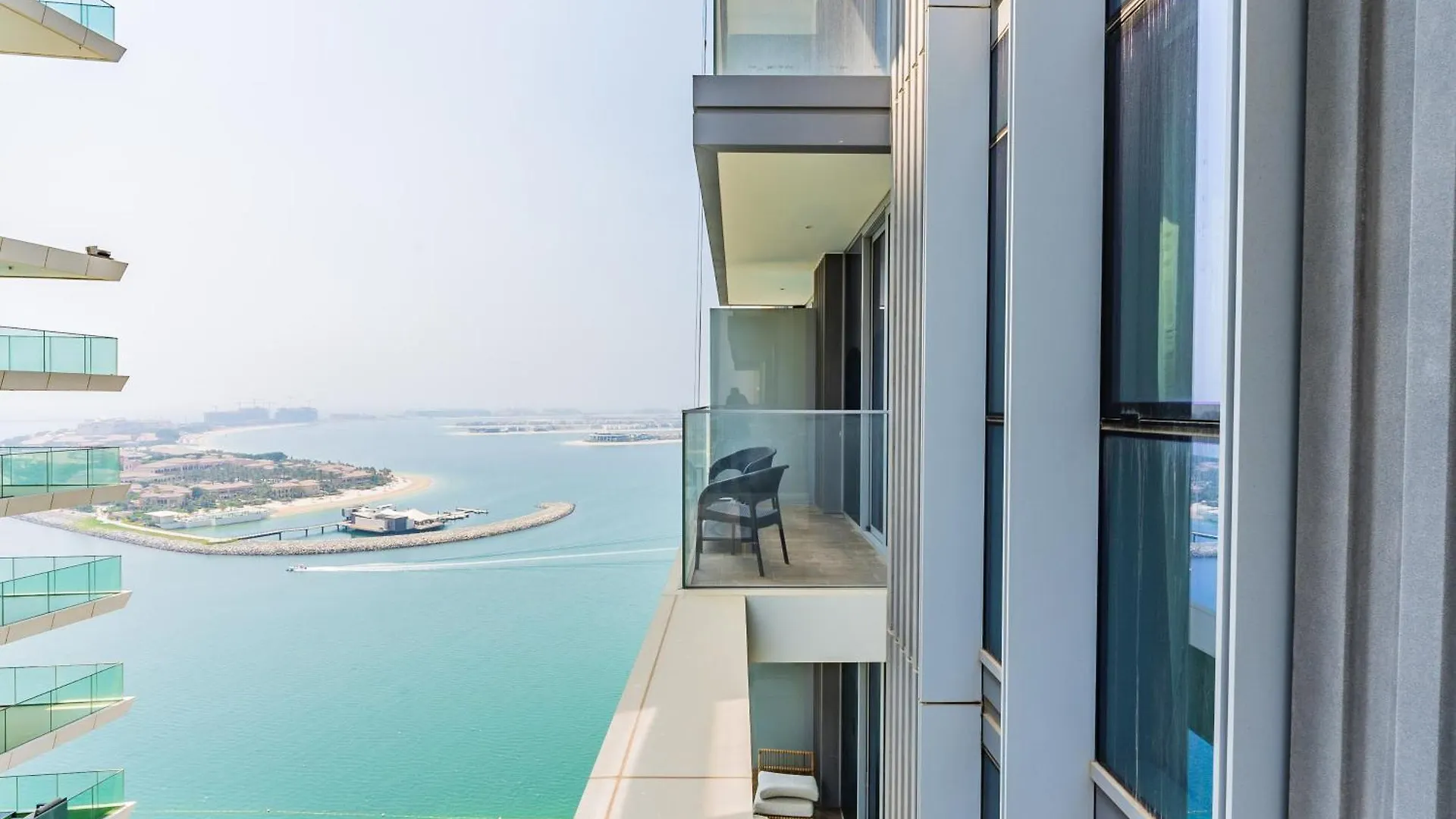 Apartment Seabreeze Escape-Serene 2Br -Private Beach Access Dubai