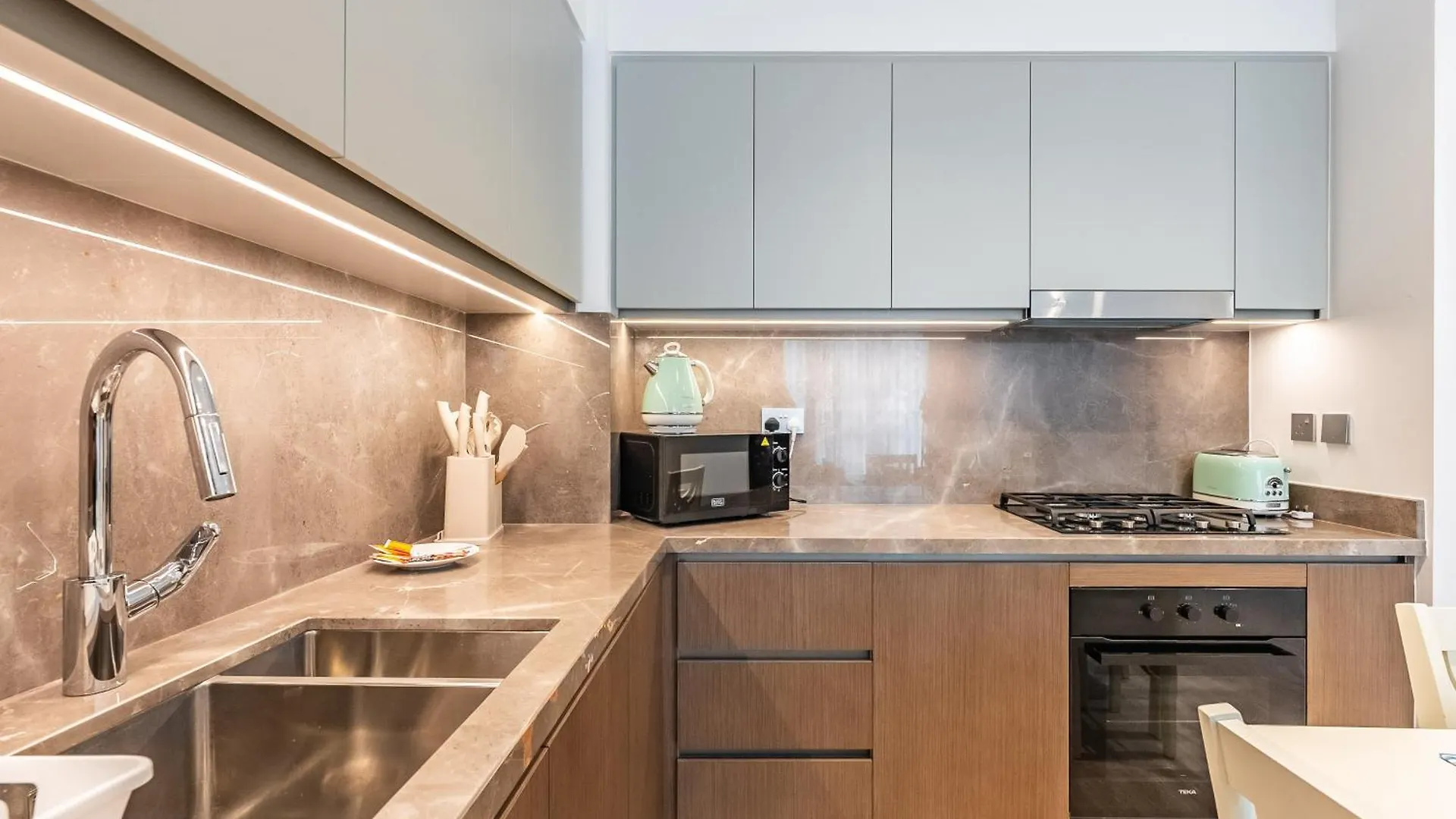 Apartment Seabreeze Escape-Serene 2Br -Private Beach Access Dubai