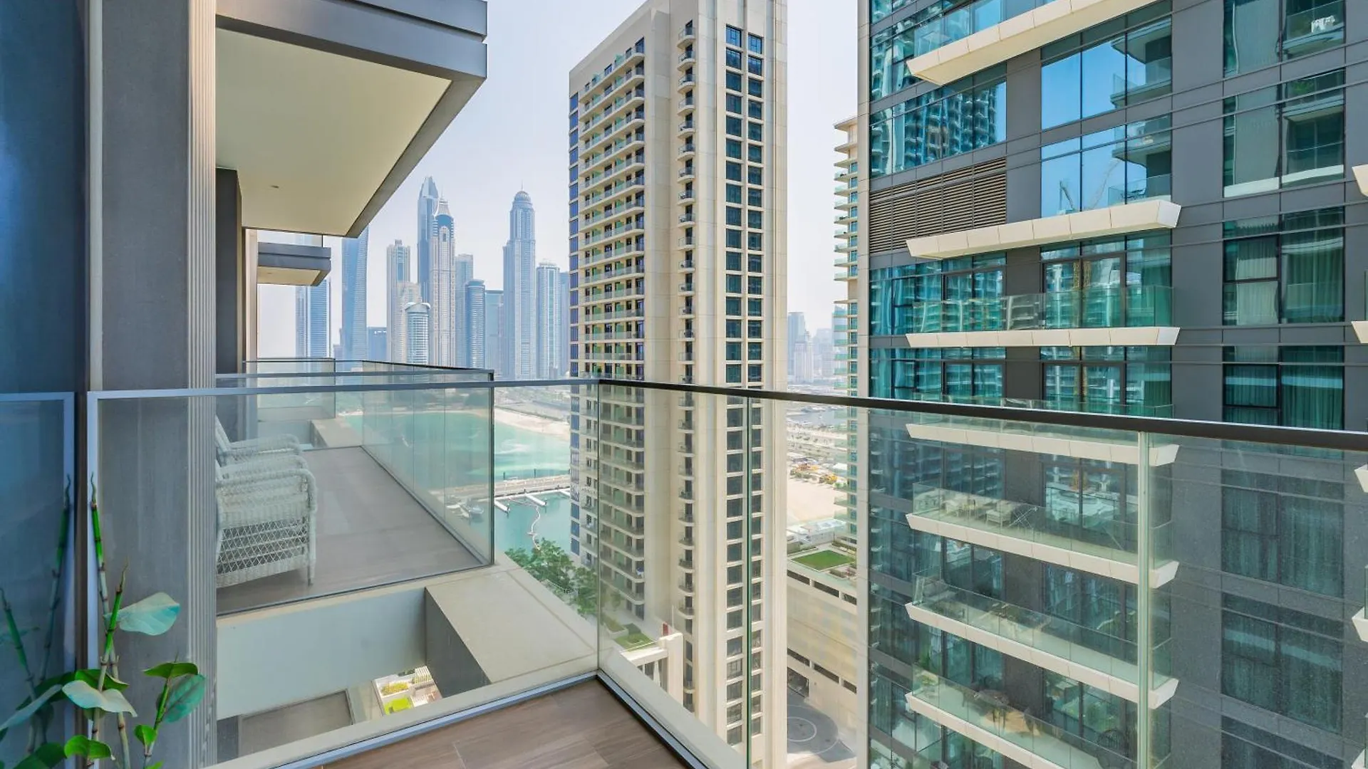 Seabreeze Escape-Serene 2Br -Private Beach Access Dubai Apartment
