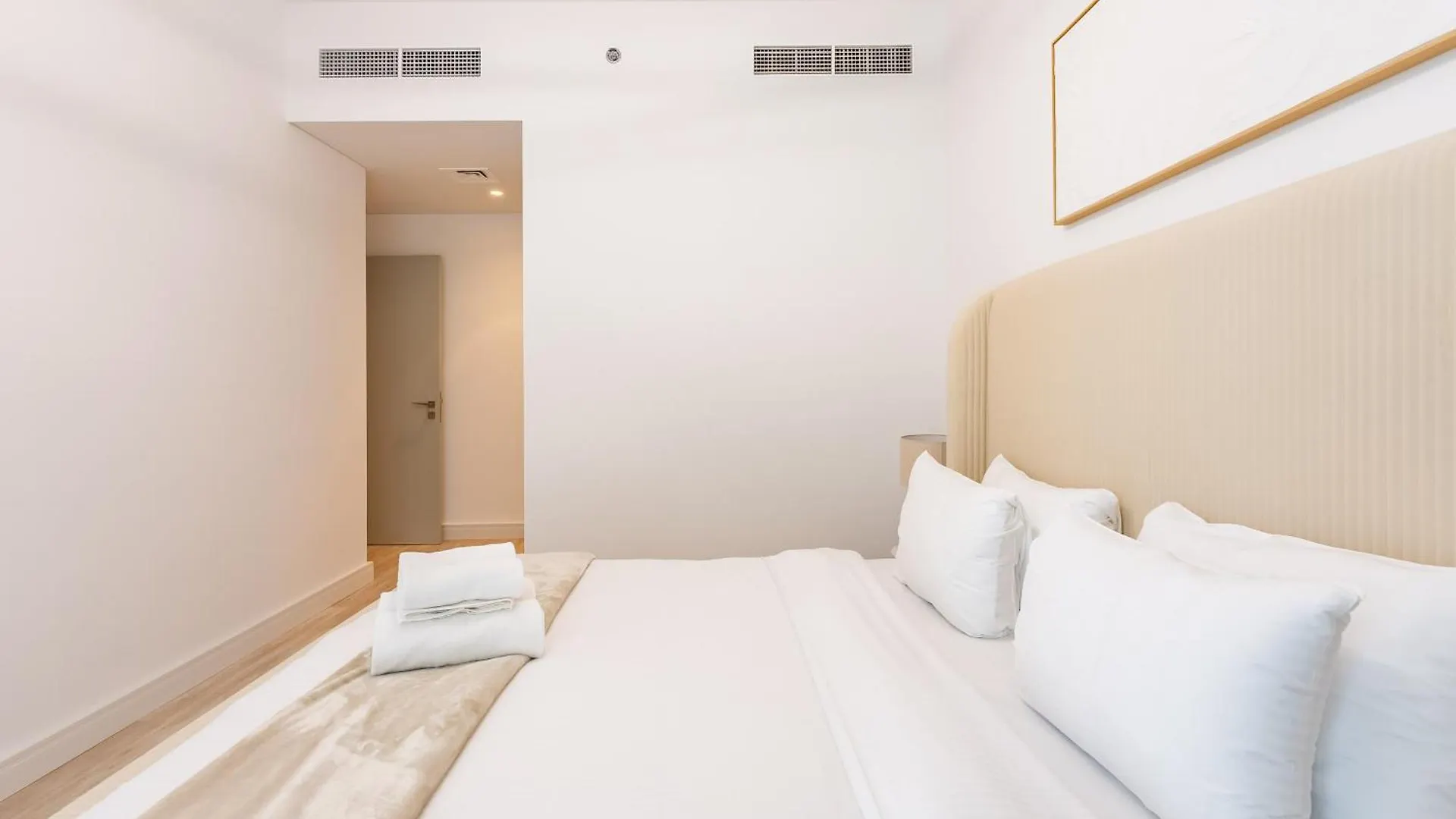 Apartment Seabreeze Escape-Serene 2Br -Private Beach Access Dubai