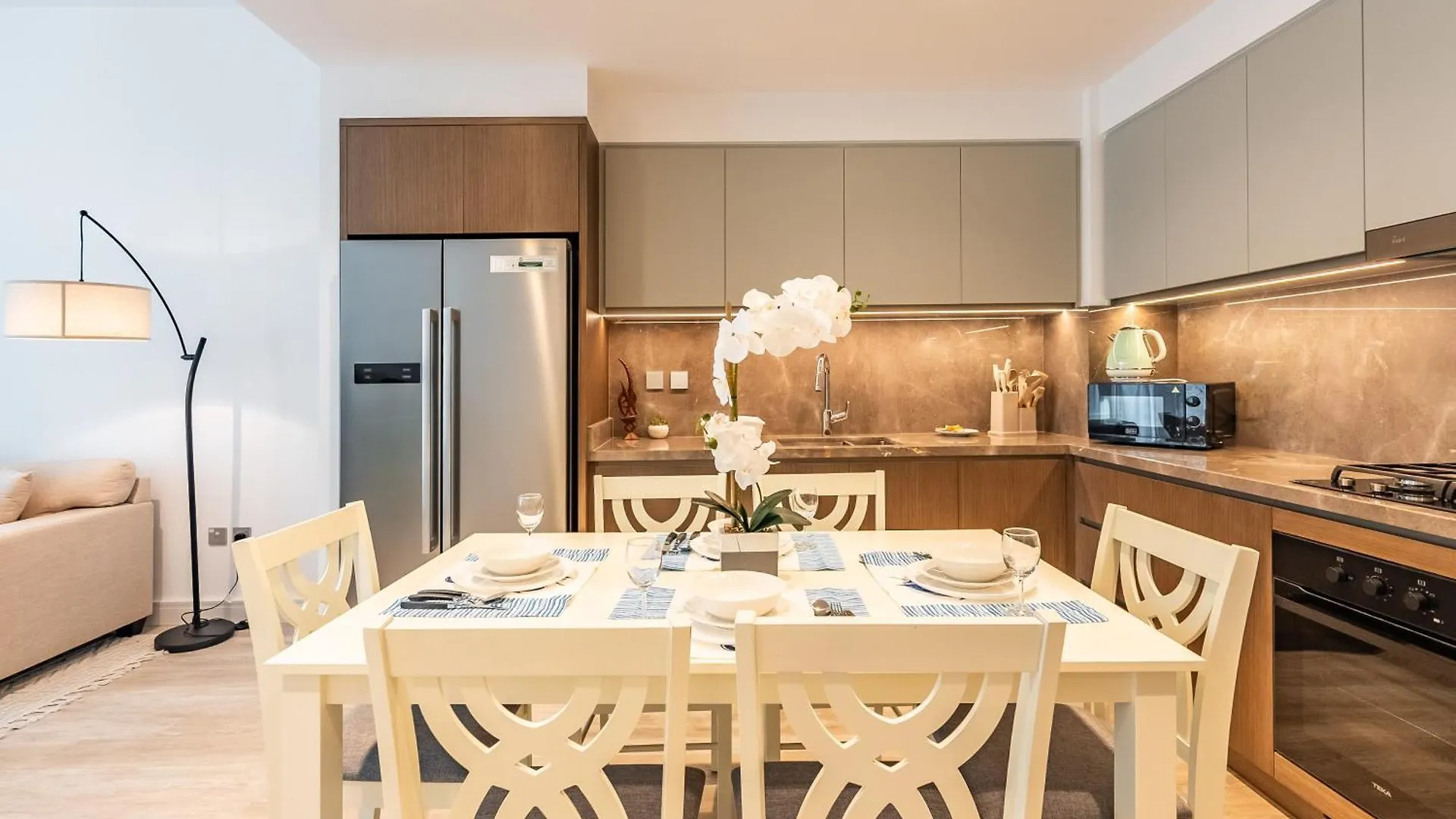 Seabreeze Escape-Serene 2Br -Private Beach Access Dubai Apartment